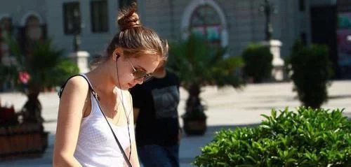 俄罗斯姑娘想嫁中国，不要房子不要彩礼，唯一