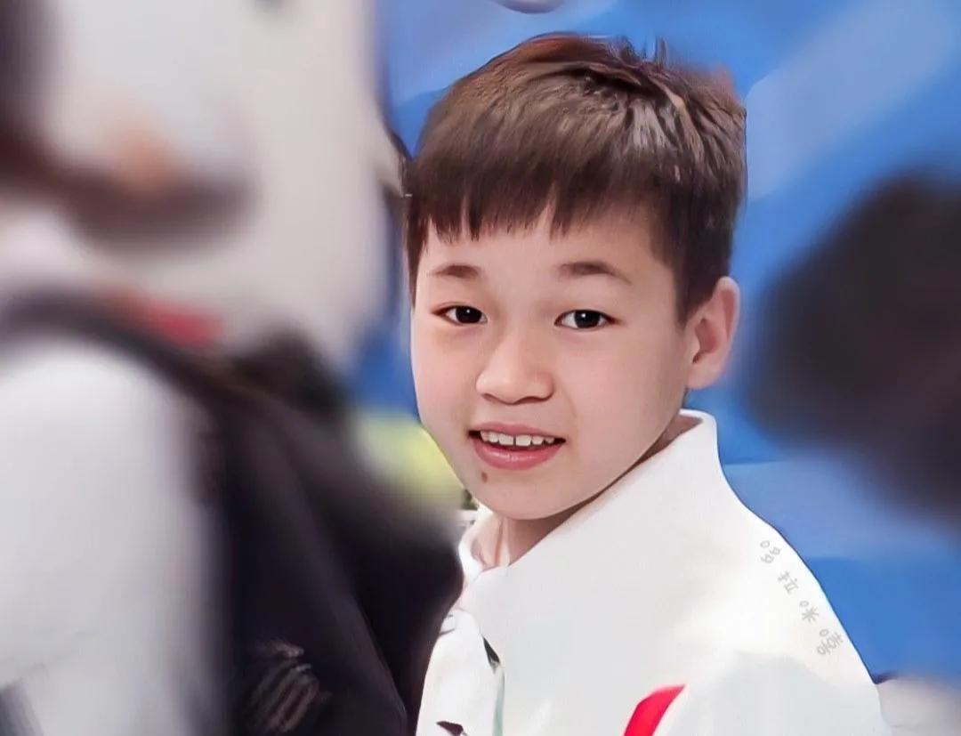 太可爱了！全红婵出现失误被何教练“眼神杀”，反应暖化网友的心