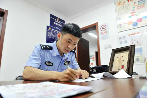 重庆|【警察故事】从“科创班”到年级倒数，还绝食！为什么他又能逆袭150分