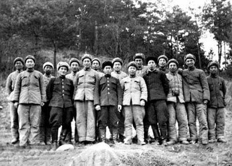 这个中将一扁担打死土匪，人称“萧诸葛”，飞