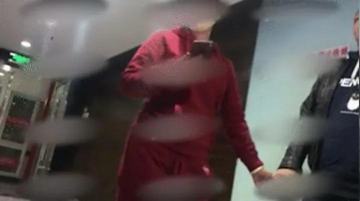 郝蕾怒怼章子怡上热搜：被邓超
丢弃，遭李光亮
劈叉，她
如今好吗？