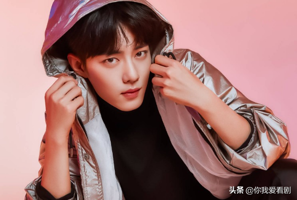 肖战走红娱乐圈后，名字像标签一样显眼，那一现象引人深思