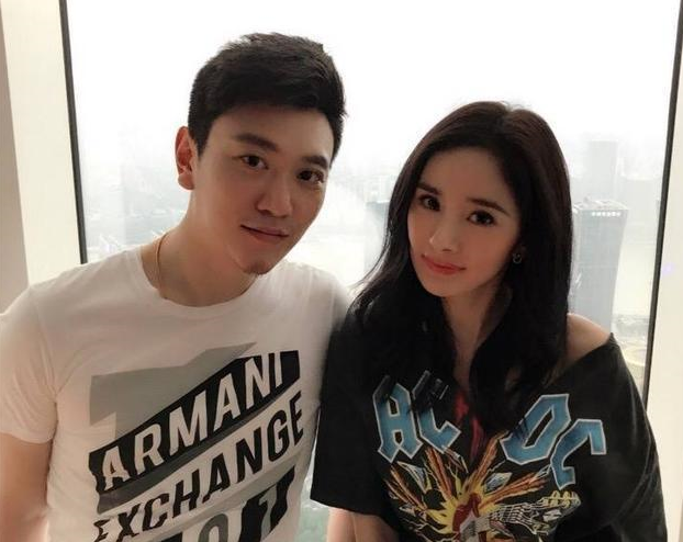 杨幂被曝新恋情？神秘男晒合影语言暧昧，声称