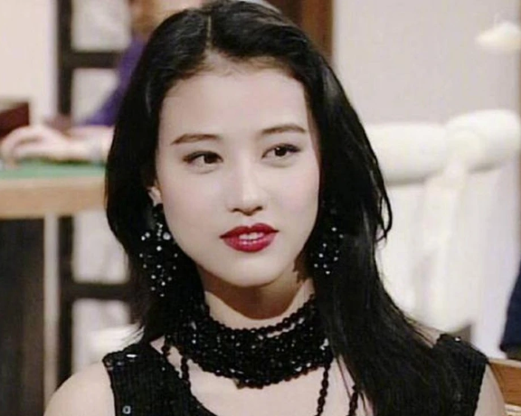 她住北京上亿别墅，1平米10万用来种菜，扬言：