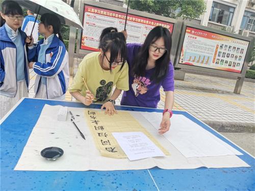 四川省南江中学举办校园科技文化艺术节(图2)