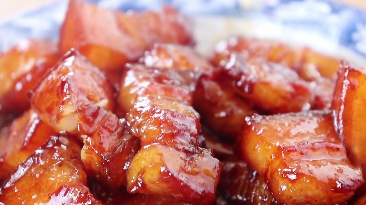 廚師教你紅燒肉的做法，軟糯香甜，肥而不膩，過年吃著真香