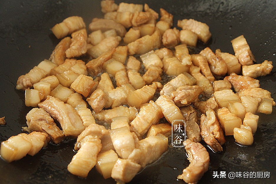 想吃卤肉饭在家就能做，肥而不腻，汤汁拌饭都能吃三碗，太香了