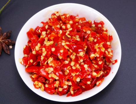 图片[1]-剁辣椒最正宗的做法配方比例详细分享香辣味浓放一年不坏-起舞食谱网