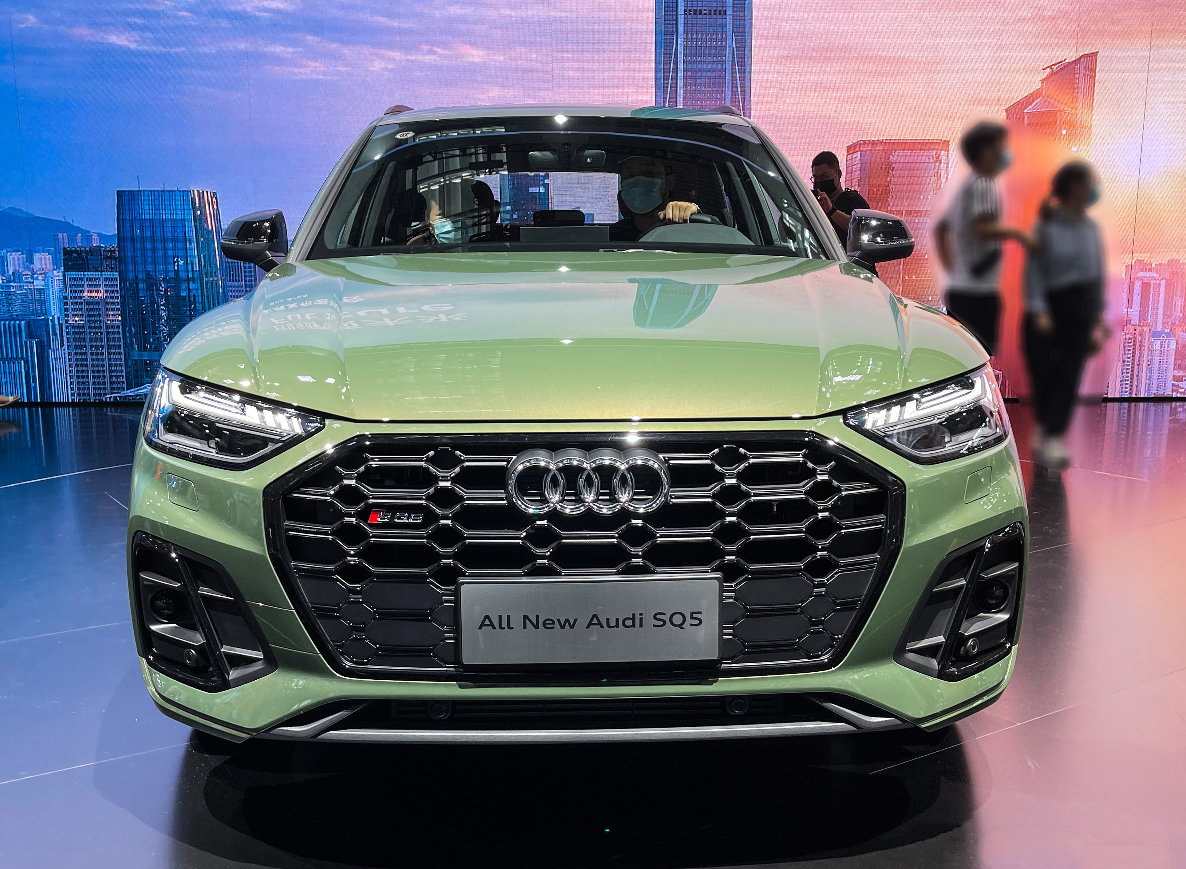 正宗quattro全时四驱+3.0T动力,新款奥迪SQ5上市,售63.28万元