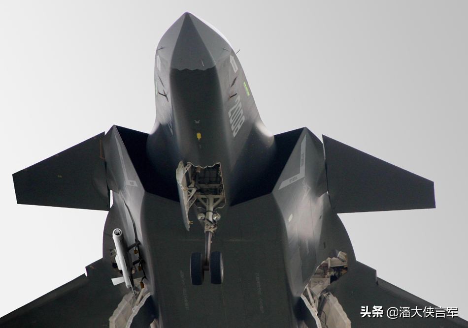 一个头盔等于一辆百万豪车，解析换装新型头盔