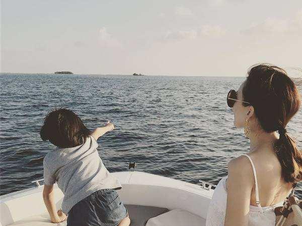 林志颖首次带妻上节目，想秀恩爱却被嘲，妻子