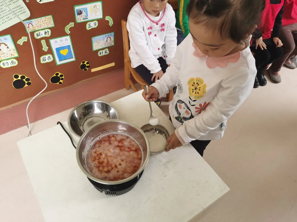 天府新区华阳幼儿园西区开展“幼儿园里的樱桃树”主题活动