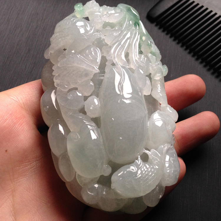 翡翠手把件选得好盘玩的时候手感才舒服