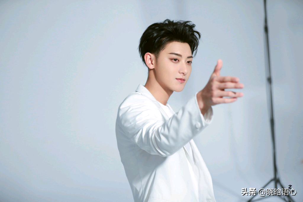 黄子韬八月曾为父亲祈福：褪去明星的光环，他也是一名普通的孝子
