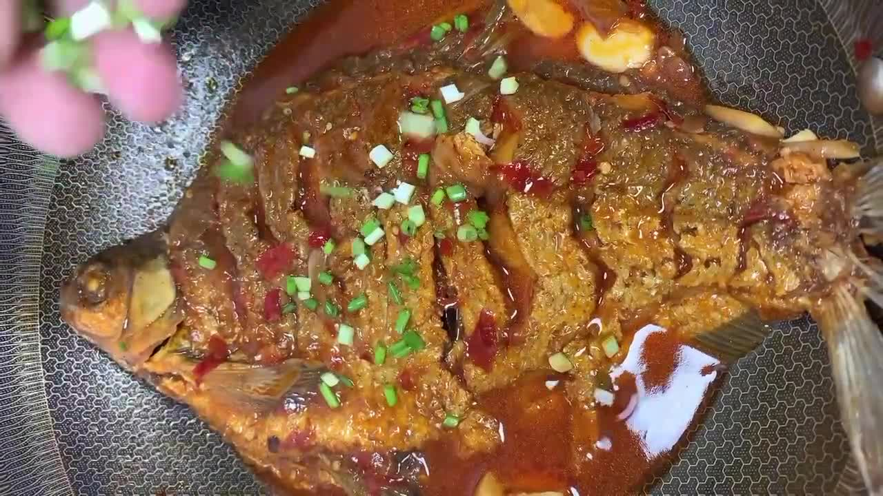 紅燒鳊魚(yú)的做法，香辣入味香味十足，怎么吃都不膩