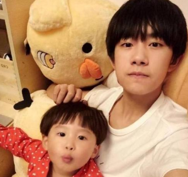 Easy melt little brother of 1000 royal seal head publish the title page of a thread-bound book, two sons are outstanding, mom " had saved a galaxy " ? 