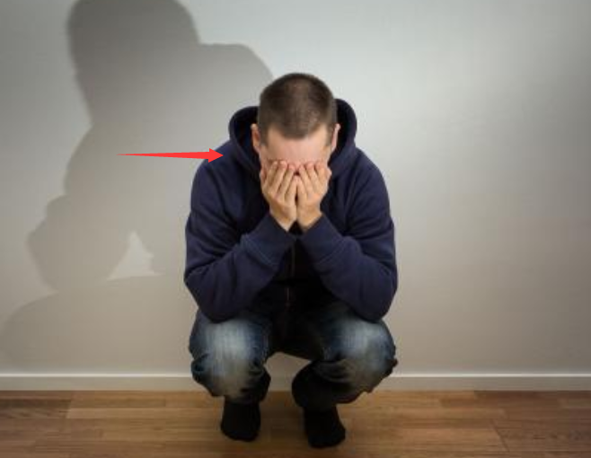 突然站起来眼前发黑是贫血还是低血压？应如何应对？医生说清楚