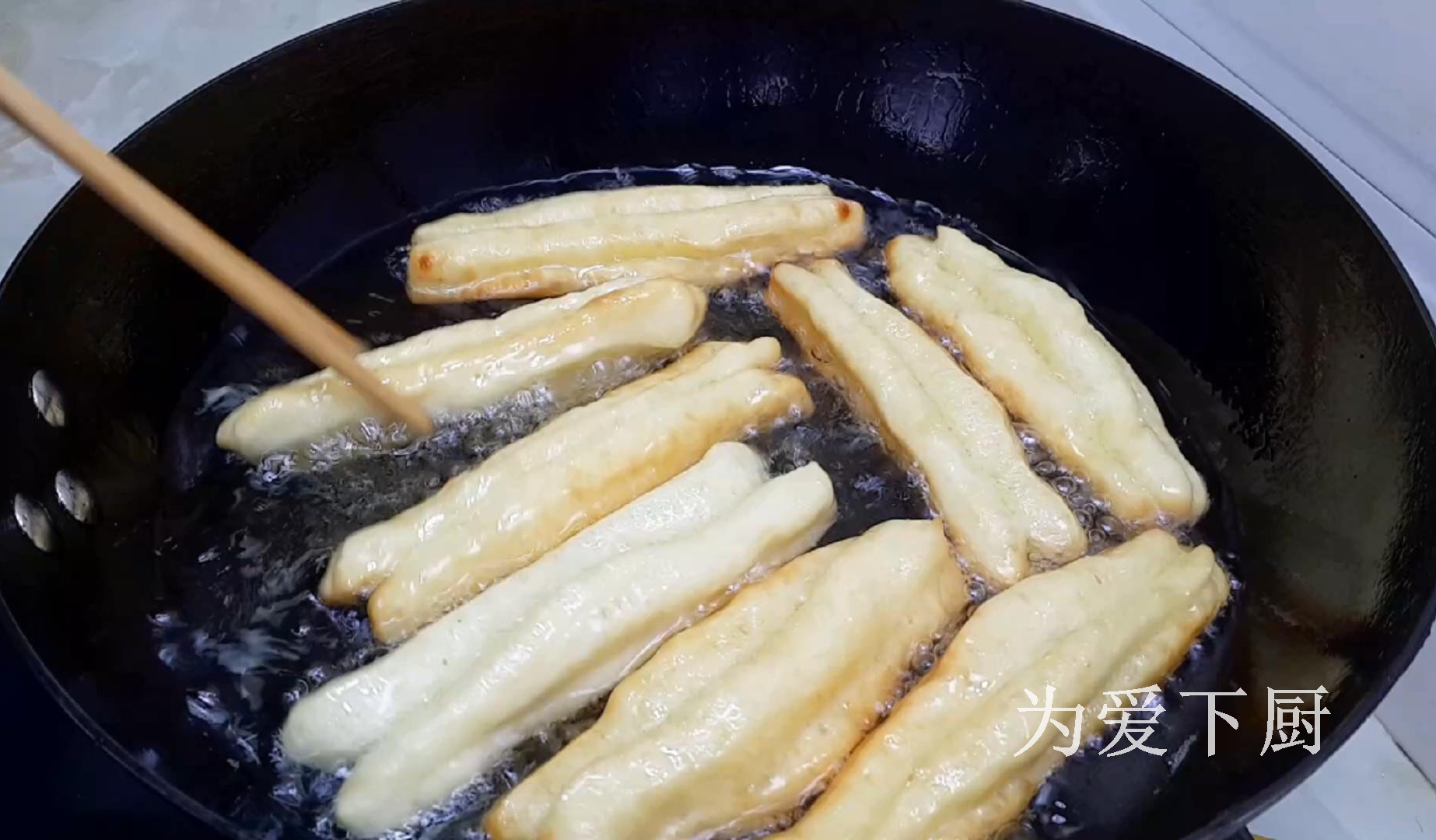 山藥別再煮著吃了，加半斤麵粉，做出創意小油條，學會能開店了