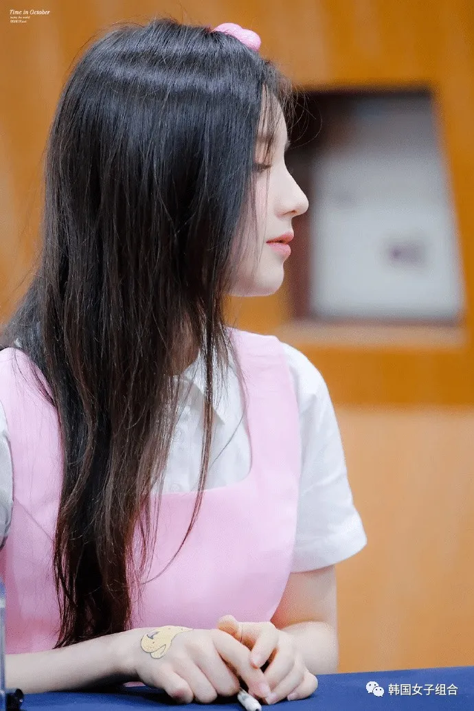因为漂亮的鼻子,侧脸被称赞为艺术的两名女团爱豆