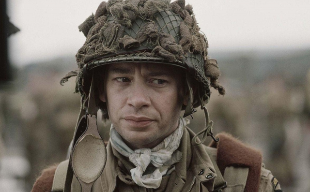 美军头盔上罩了一层渔网，有啥作用？小小细节拯救成千上万生命