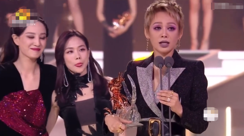 风波|《浪姐》成团夜后风波不断！黄龄工作室发视频回应争议 直言：不如和动物说话