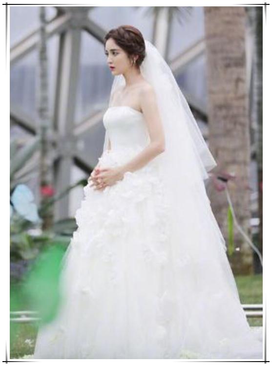 本以为古力娜扎的婚纱照够仙了，看到刘亦菲，才知啥叫最美新娘