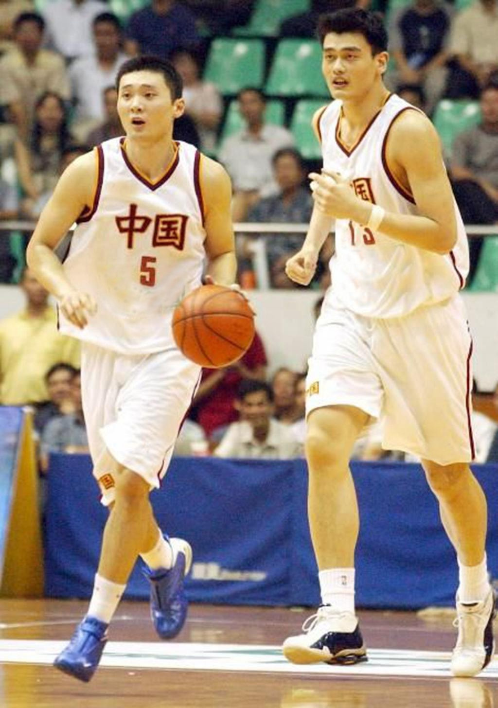 从小打中锋还是姚明队友，长大后成CBA第一位万分后卫