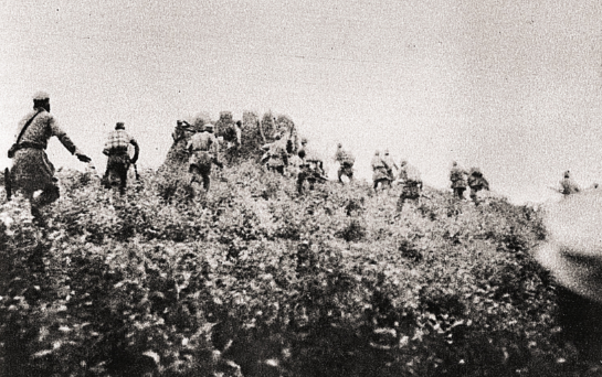 司马懿可没有迫击炮！伪军连长痴迷京剧，对着