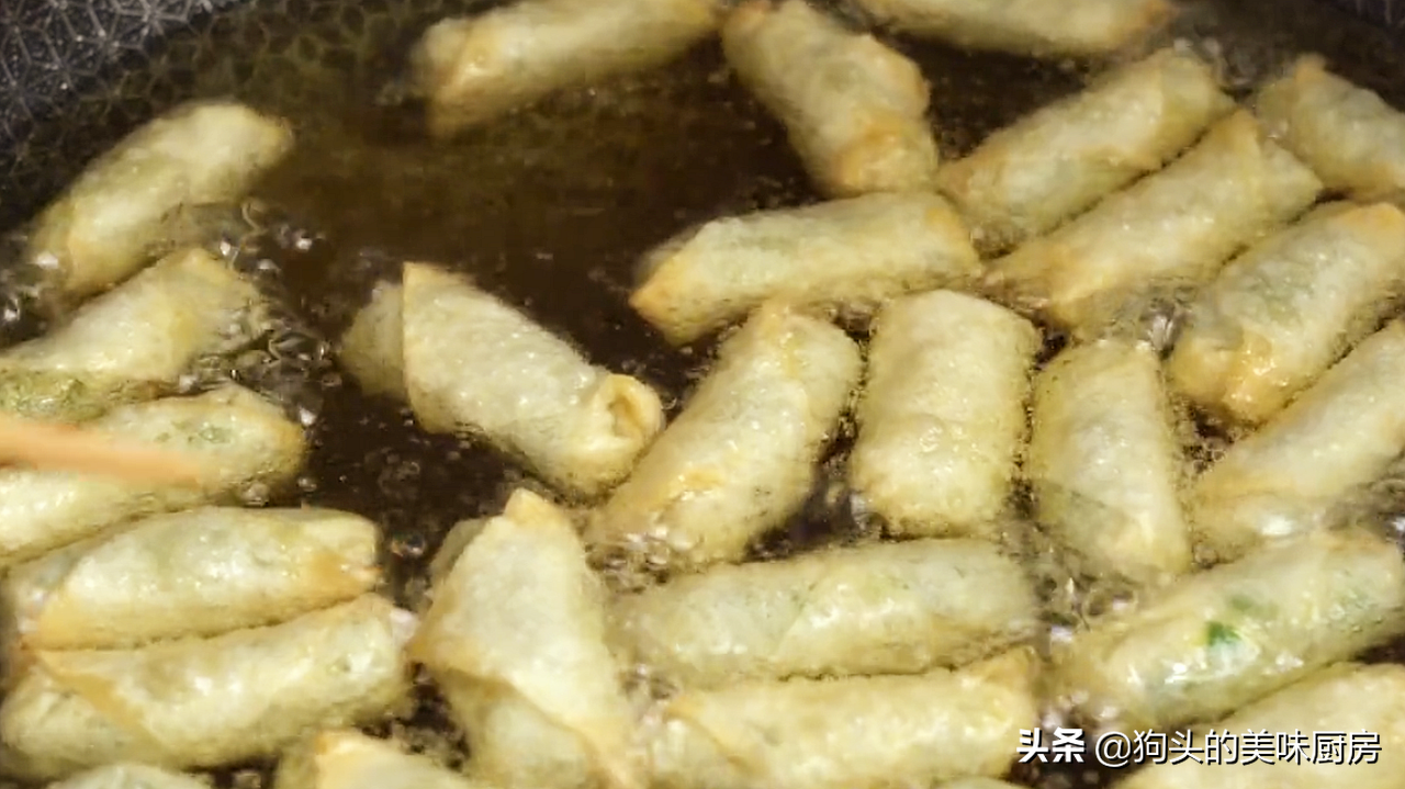 15分鐘教你做懶人炸春捲，不和麵不餳面，酥脆鮮美，好吃不油膩