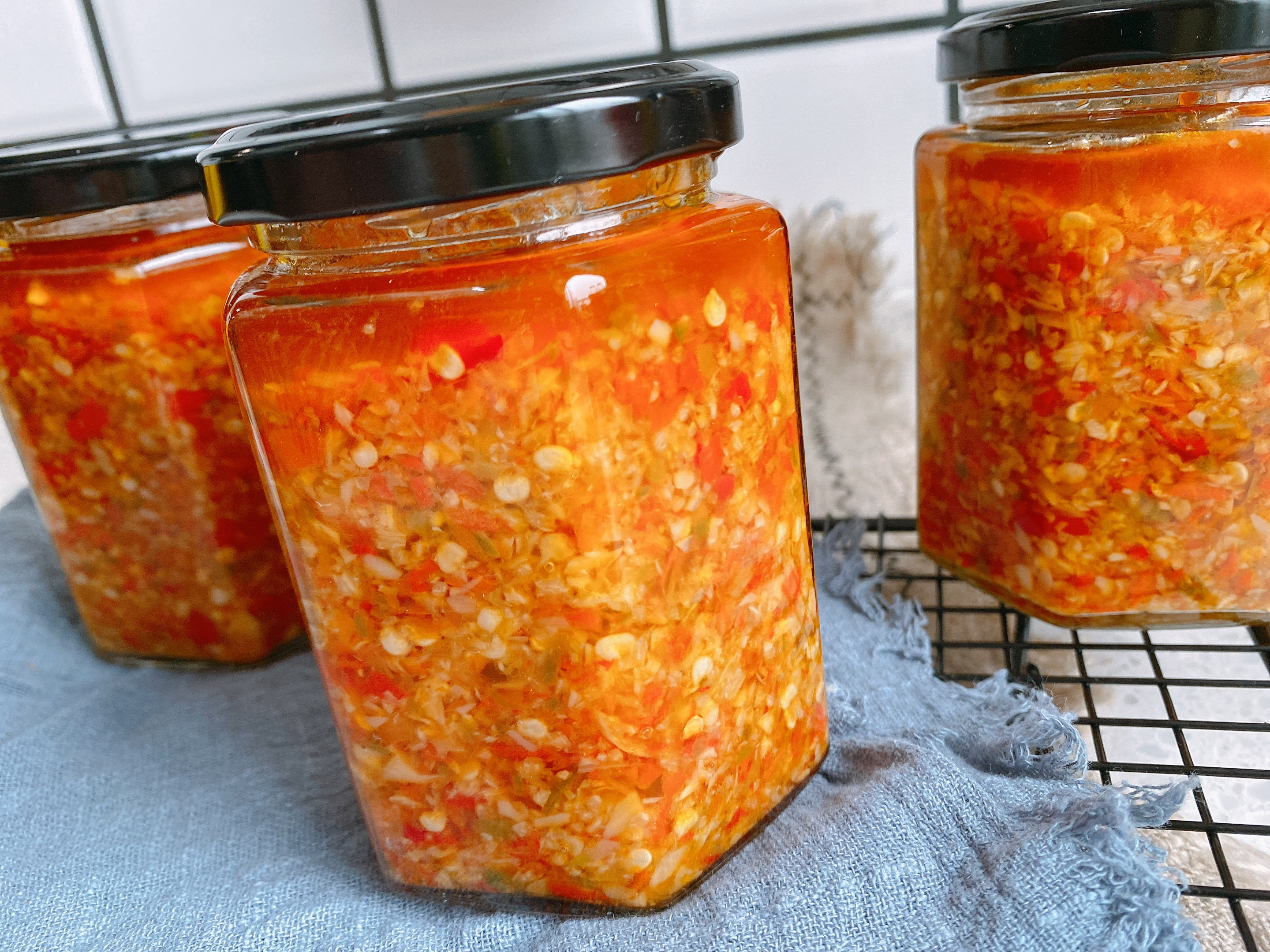 自製蒜蓉辣椒醬，掌握3點，不長白花耐保存，蒜香濃郁拌啥都香