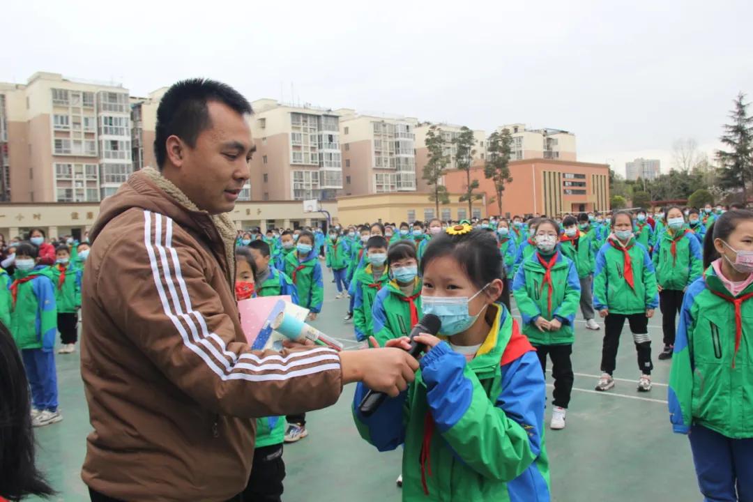 春风十里，不如学雷锋的你——双流区九江小学开展学习雷锋活动