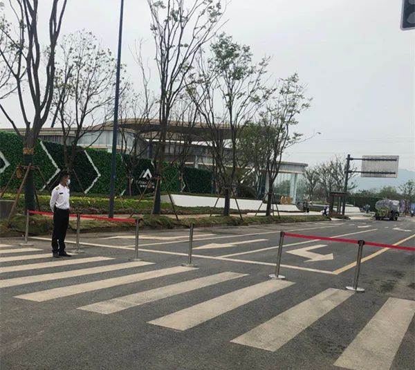 江阴敔山湾绿地项目公然占道！谁来管？