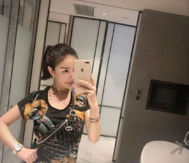 玛莎拉蒂撞宝马10个月，他还没有醒：你以为的富