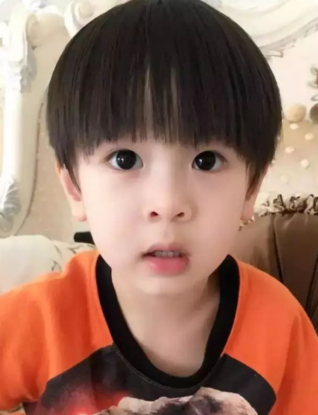 有種“基因”叫吳尊兒子，堪稱星二代顏值天花板，網友：未來可期