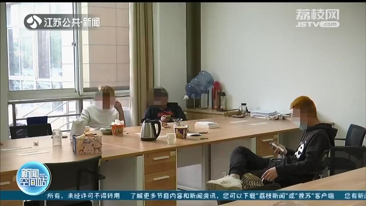 未成年男孩偷开汽车上高速穿梭三城 进交警队还都跷着二郎腿
