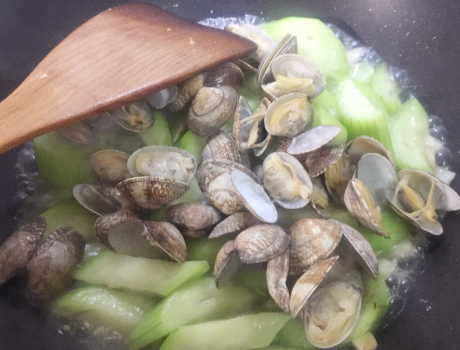 图片[5]-丝瓜蛤蜊汤的做法步骤图 营养美味还低脂-起舞食谱网