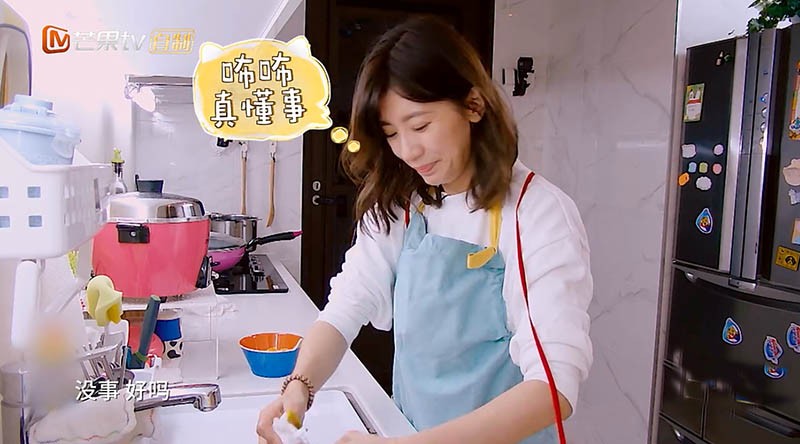 賈靜雯的家，設計時尚又實用，客廳簡直是孩子的天堂