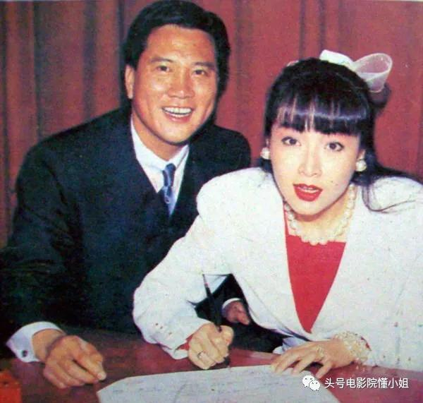 63岁万梓良收徒用钱敲头,做大哥人戏合一,改变周星驰林家栋命运