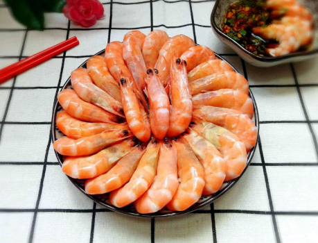图片[1]-白灼虾时 别直接放水里煮 学会老渔民的做法 原汁原味超鲜嫩-起舞食谱网