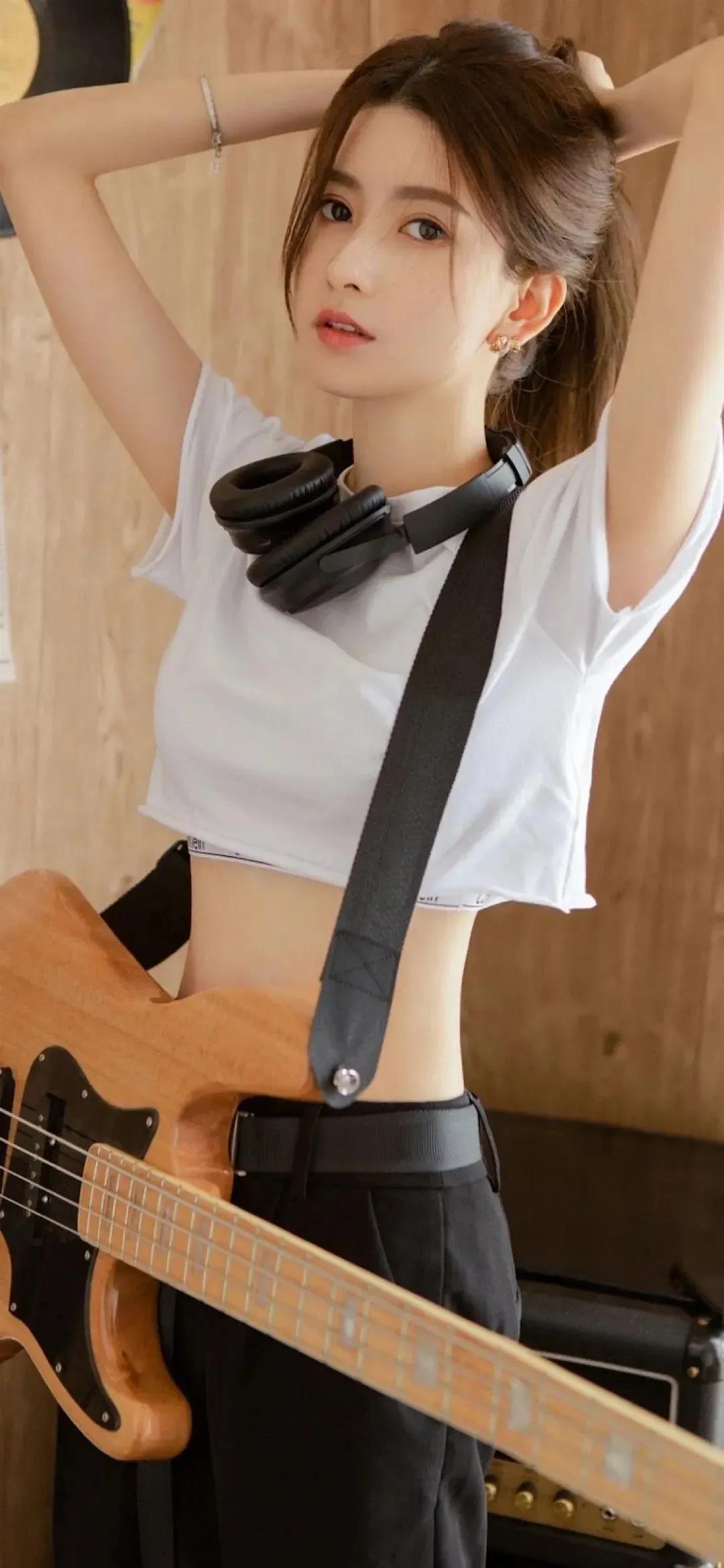 美女壁纸 爱你不是两三天图片