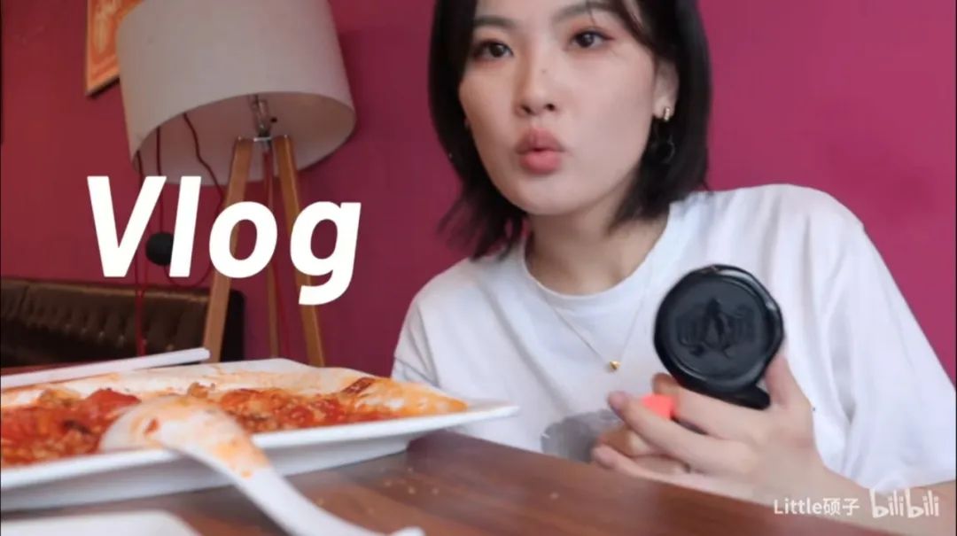 被围观的时代：美妆博主背后的「潜规则」