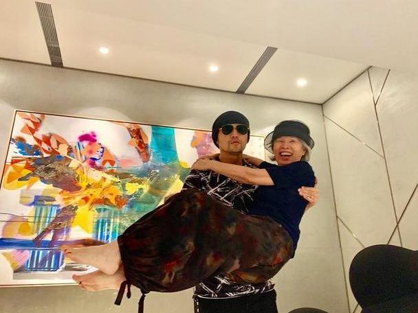周杰伦绑定公司巨星传奇拟上市，母亲叶惠美是创办人之一
