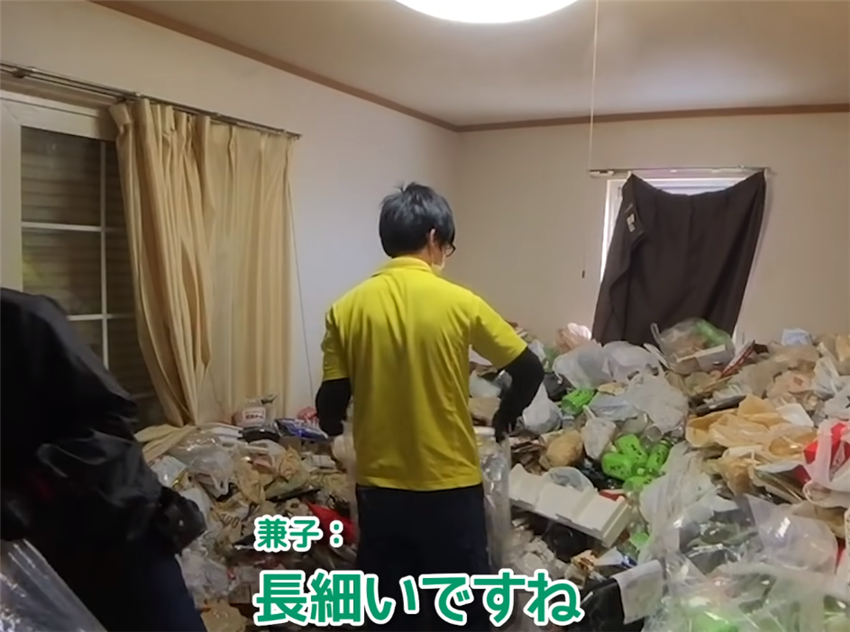How good is Japanese housekeeping?Hit the worker's 19㎡ house with trash dumped to his chest. Cleaner: small scene