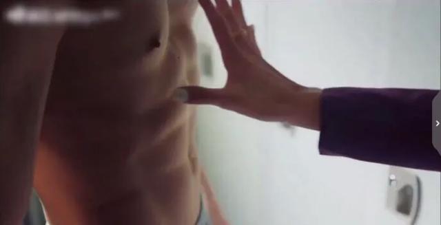 《虽然是精神病但是没关系》开播8.7，除了腹肌