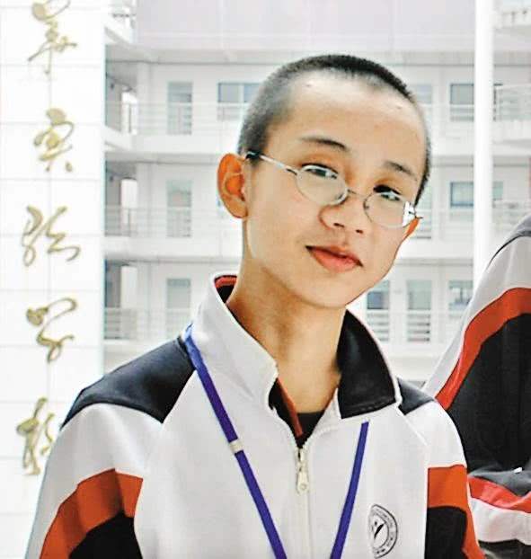 14歲上中科大，18歲進(jìn)麻省，22歲研制石墨烯超導(dǎo)體，拒絕美國綠卡