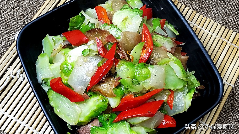 图片[2]-四川人最喜欢的儿菜 和腊肉一起炒 清脆可口 好吃不腻还下饭-起舞食谱网