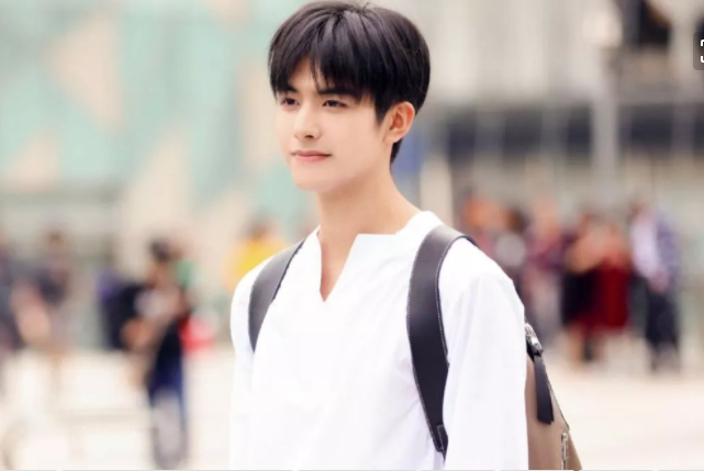 《有匪》刚杀青，王一博转头录制《快本》，同