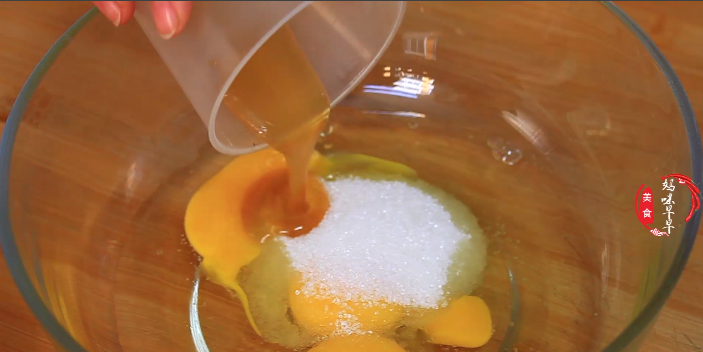 傳統脆皮雞蛋糕，原來做法這麼簡單，外酥里香，是小時候的味道