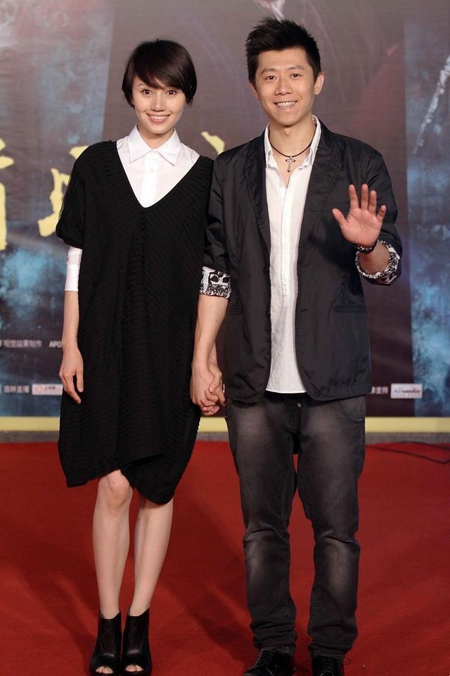 32岁嫁最年轻影帝，巅峰时息影投身戏剧，如今