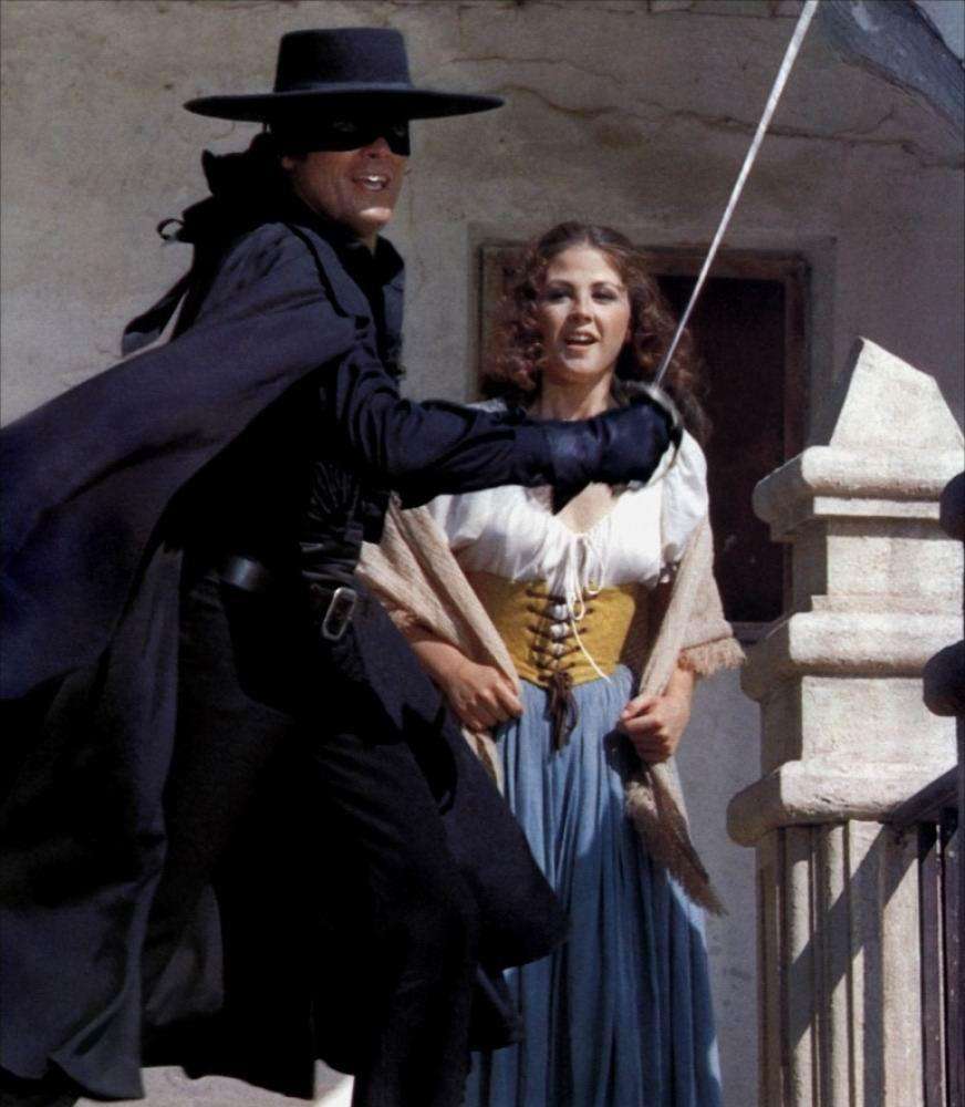 42年后《佐罗》主演今昔照，阿兰德龙老了，童自